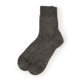 チャコールグレー