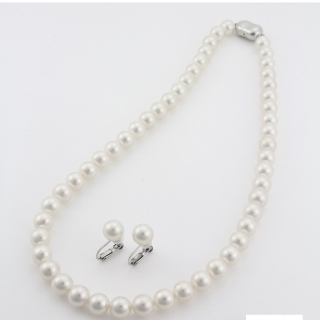花珠真珠ネックレス＆イヤリングセット（８～８．５ｍｍ玉）