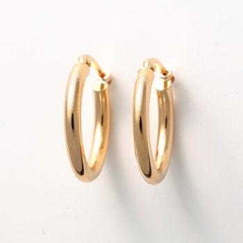 １８金イエローゴールド／フープピアス