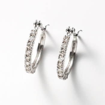 プラチナダイヤ計０．２ｃｔハーフエタニティピアス