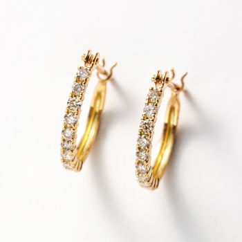 １８金イエローゴールドダイヤ０．２ｃｔハーフエタニティピアス