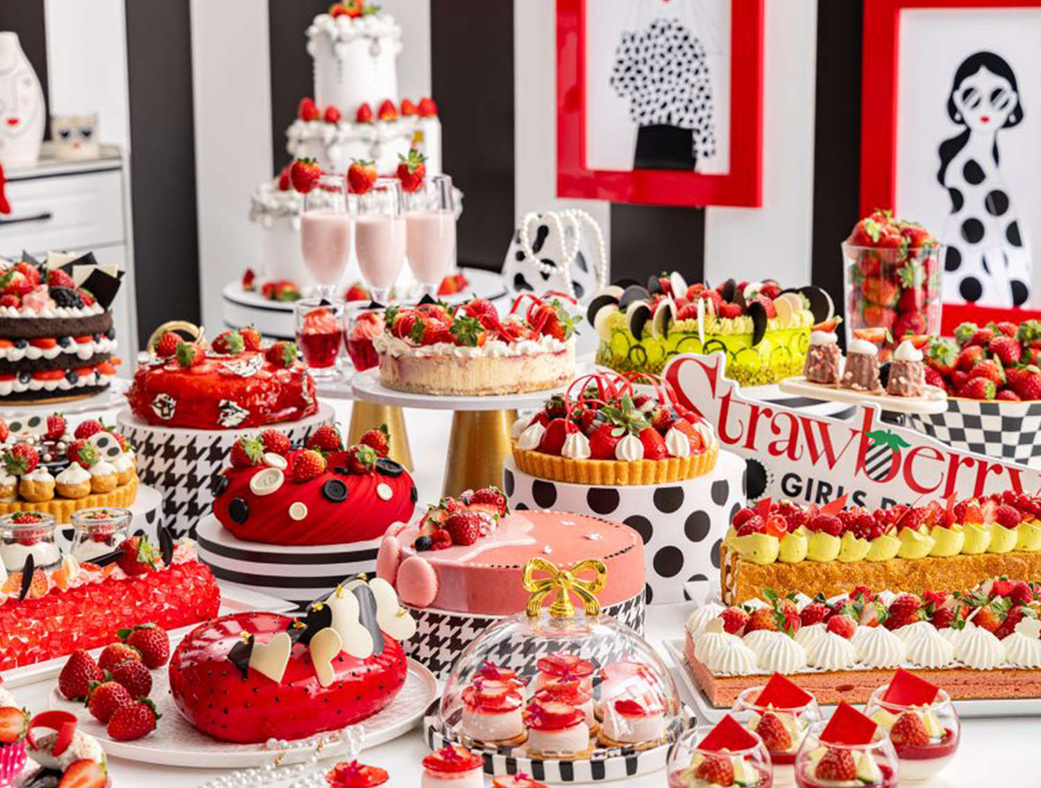 毎年恒例のいちご尽くしのスイーツビュッフェ ヒルトン東京　苺スイーツビュッフェ 「ストロベリーモノクロ&middot;ガールズパーティー」